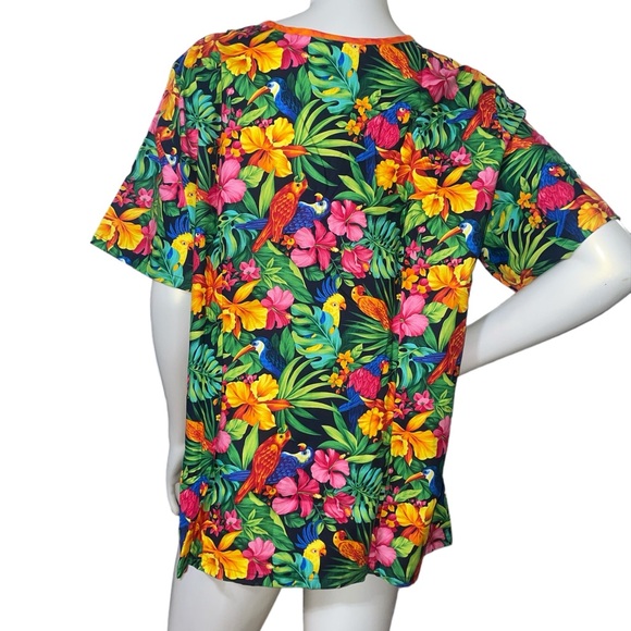 SOLD NWT  Black and Tropically Colorful Scrubs Top Size 2XL (Parrot Isle) - Picture 2 of 7